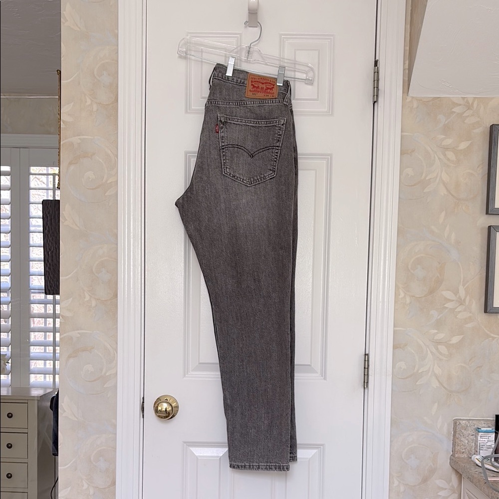 Levi's 531 Men's Ripped Style Gray Athletic Slim Jeans. Size 34 W, 32 L. EUC